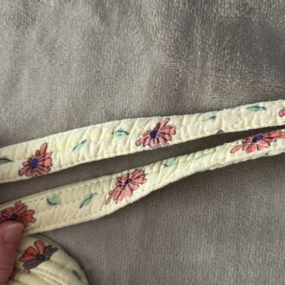 Yellow floral quilted purse - Picture 9 of 10